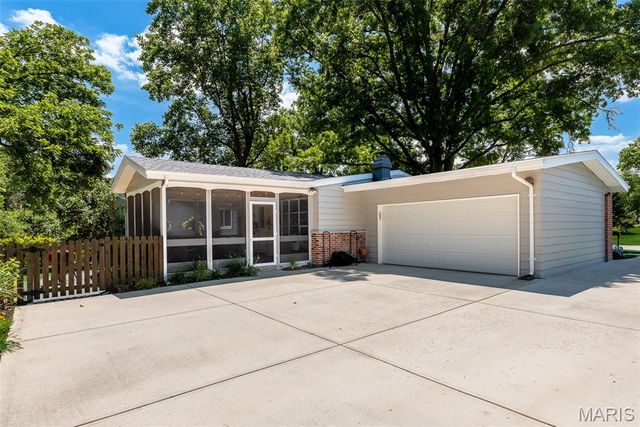 354 Greenbriar Lane, Ballwin, MO 63011