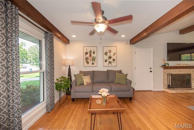 354 Greenbriar Lane, Ballwin, MO 63011