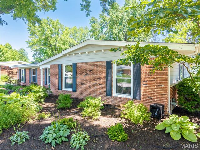 354 Greenbriar Lane, Ballwin, MO 63011