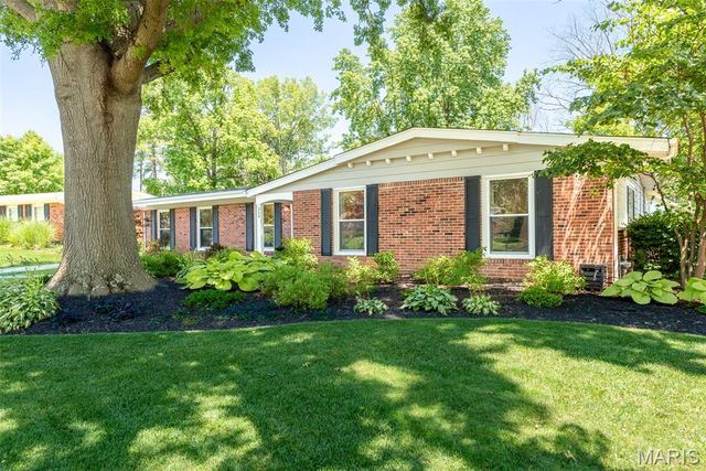 354 Greenbriar Lane, Ballwin, MO 63011