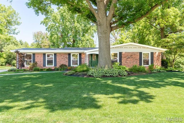 354 Greenbriar Lane, Ballwin, MO 63011