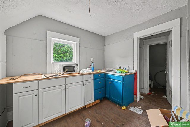 4201 Grand Avenue, Omaha, NE 68111
