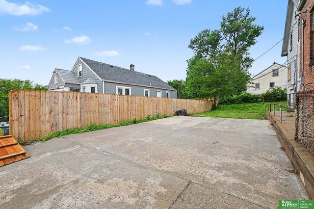4201 Grand Avenue, Omaha, NE 68111
