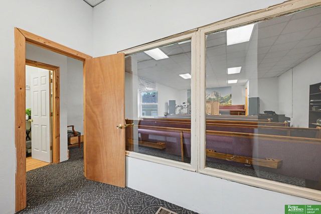 4201 Grand Avenue, Omaha, NE 68111