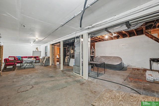4201 Grand Avenue, Omaha, NE 68111