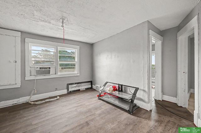 4201 Grand Avenue, Omaha, NE 68111