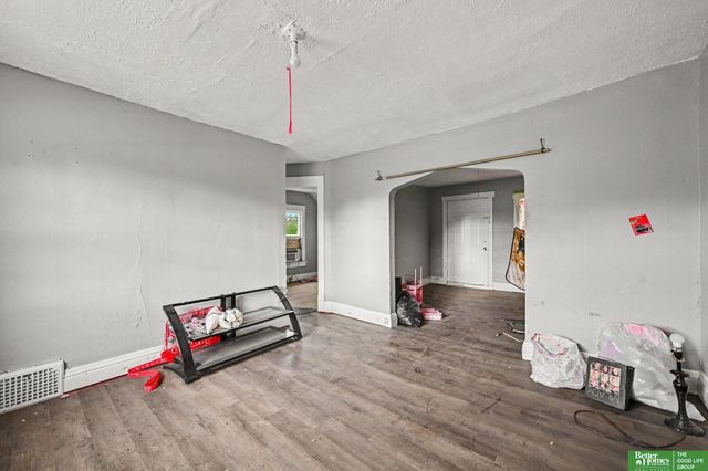 4201 Grand Avenue, Omaha, NE 68111