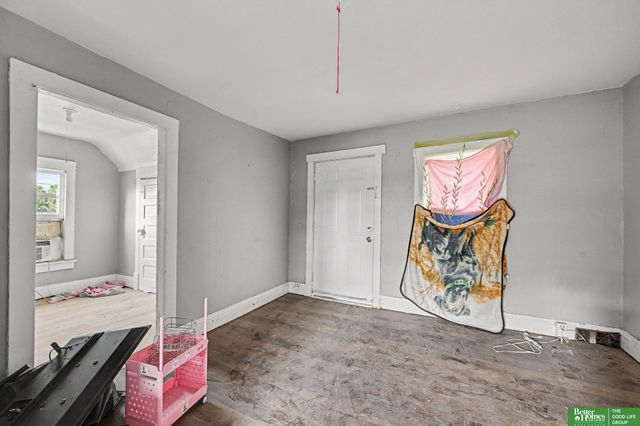 4201 Grand Avenue, Omaha, NE 68111