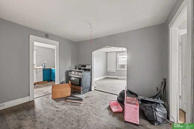 4201 Grand Avenue, Omaha, NE 68111