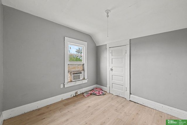 4201 Grand Avenue, Omaha, NE 68111