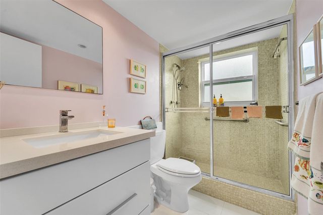 3050 NE 48th Court 206, Lighthouse Point, FL 33064