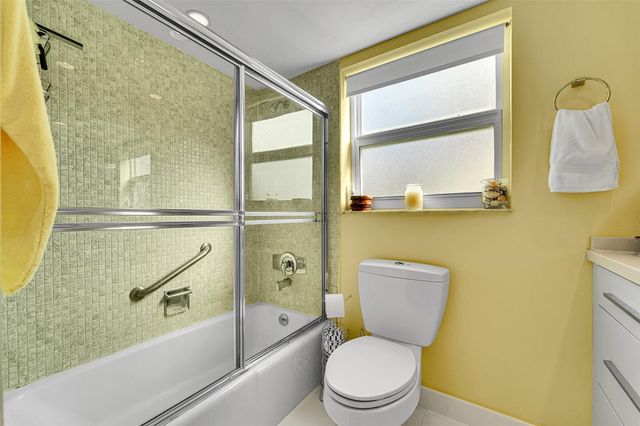 3050 NE 48th Court 206, Lighthouse Point, FL 33064