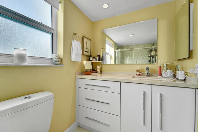 3050 NE 48th Court 206, Lighthouse Point, FL 33064