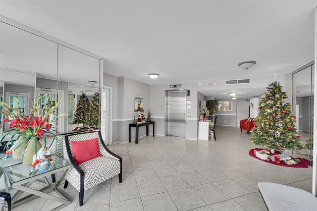 3050 NE 48th Court 206, Lighthouse Point, FL 33064