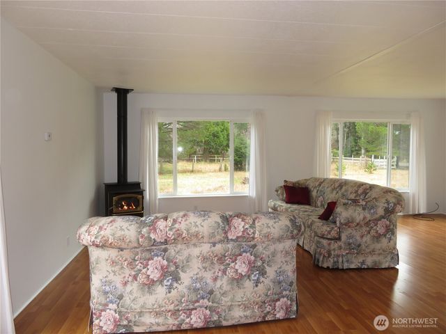 218 Bowes Road, Hoquiam, WA 98550