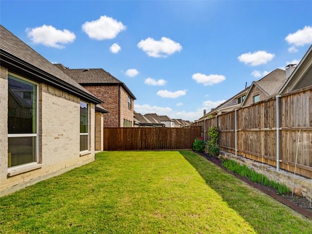 853 Lady Tessala Avenue, Lewisville, TX 75056