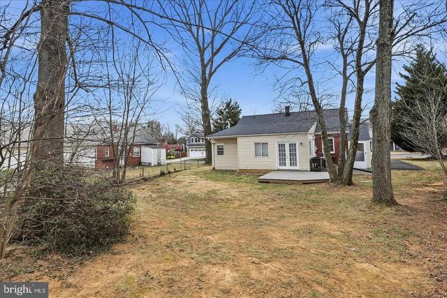 7416 SPORTSMAN DR, Falls Church, VA 22043