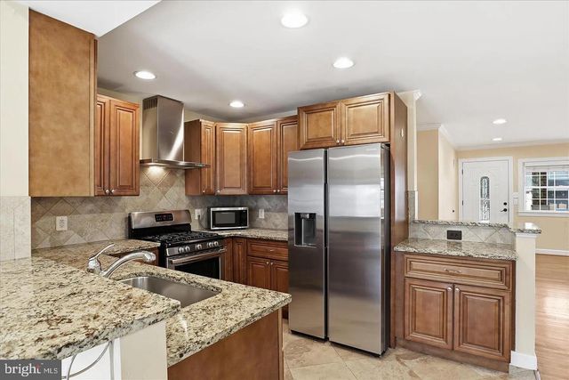 7416 SPORTSMAN DR, Falls Church, VA 22043