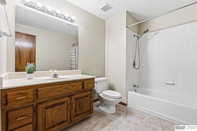 17108 R Circle, Omaha, NE 68135