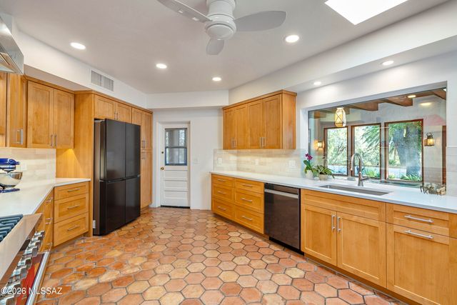 7944 E Cloud Road, Tucson, AZ 85750