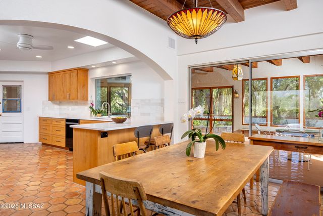 7944 E Cloud Road, Tucson, AZ 85750