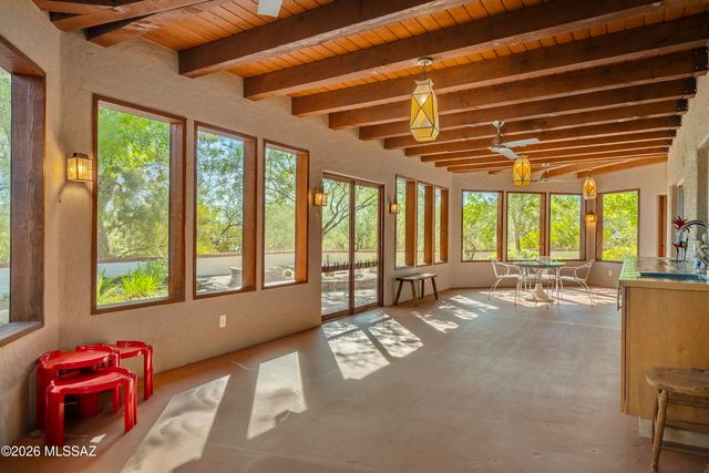 7944 E Cloud Road, Tucson, AZ 85750