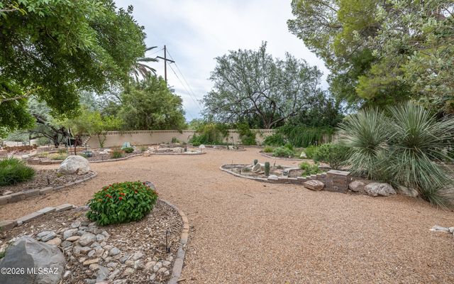 7944 E Cloud Road, Tucson, AZ 85750