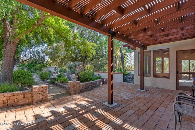 7944 E Cloud Road, Tucson, AZ 85750