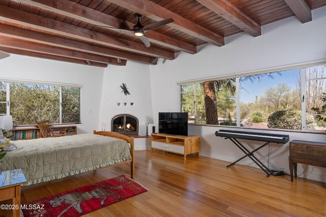 7944 E Cloud Road, Tucson, AZ 85750
