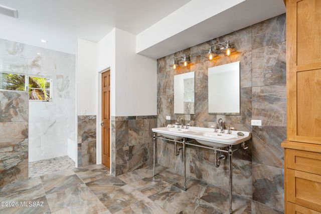 7944 E Cloud Road, Tucson, AZ 85750