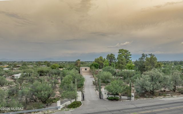 7944 E Cloud Road, Tucson, AZ 85750
