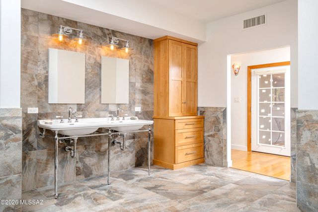 7944 E Cloud Road, Tucson, AZ 85750