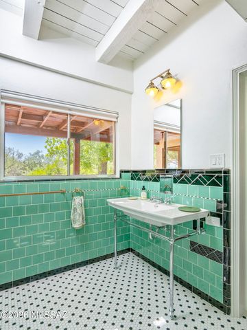 7944 E Cloud Road, Tucson, AZ 85750