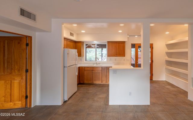 7944 E Cloud Road, Tucson, AZ 85750