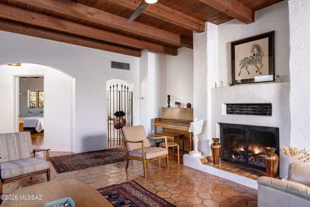 7944 E Cloud Road, Tucson, AZ 85750
