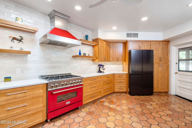 7944 E Cloud Road, Tucson, AZ 85750