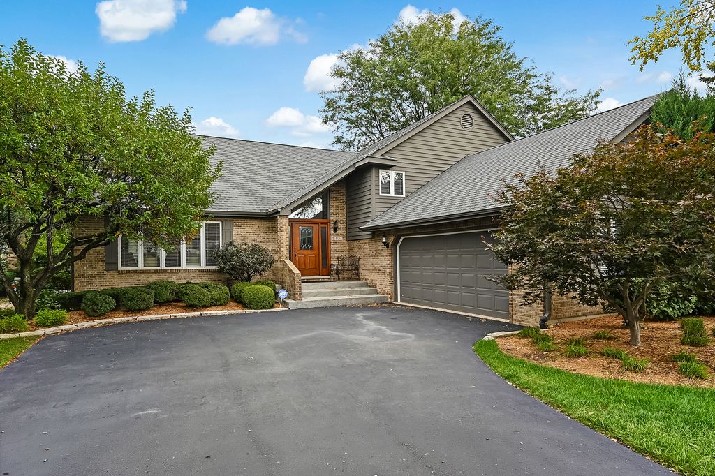 1804 Woodview Court, Darien, IL 60561 — photo 2
