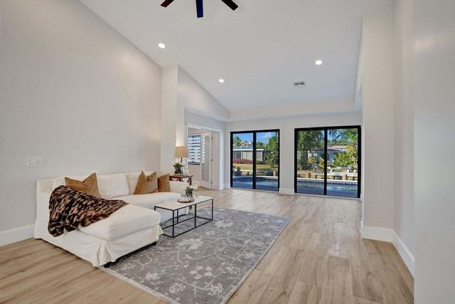 1107 SE 13th Court, Deerfield Beach, FL 33441