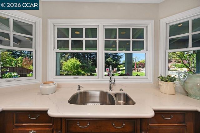 1719 Oro Valley Circle, Walnut Creek, CA 94596