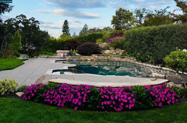 1719 Oro Valley Circle, Walnut Creek, CA 94596