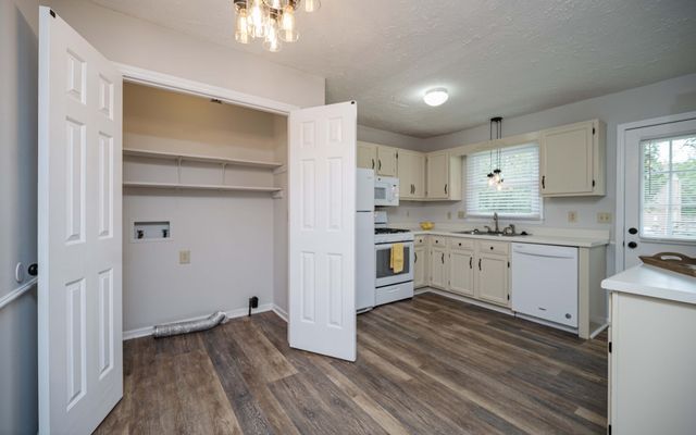 2594 Exeter Dr, Murfreesboro, TN 37130