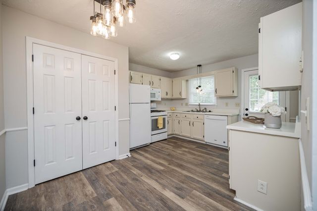 2594 Exeter Dr, Murfreesboro, TN 37130
