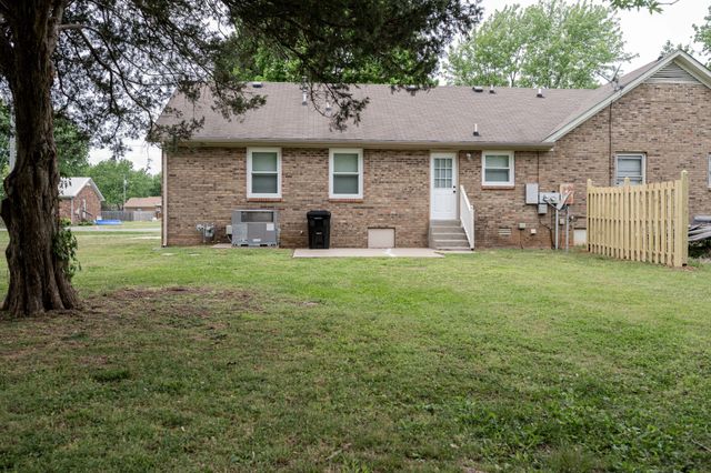 2594 Exeter Dr, Murfreesboro, TN 37130