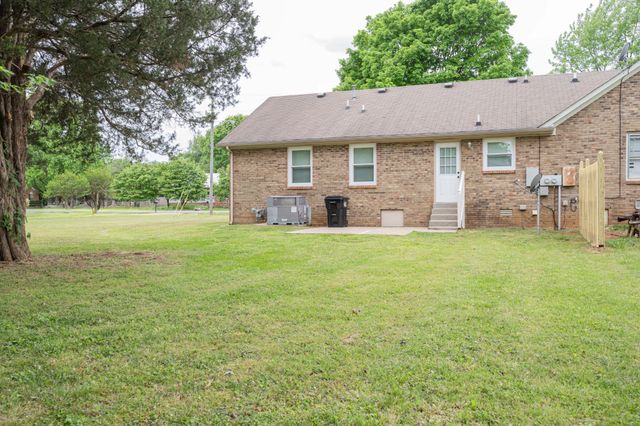 2594 Exeter Dr, Murfreesboro, TN 37130