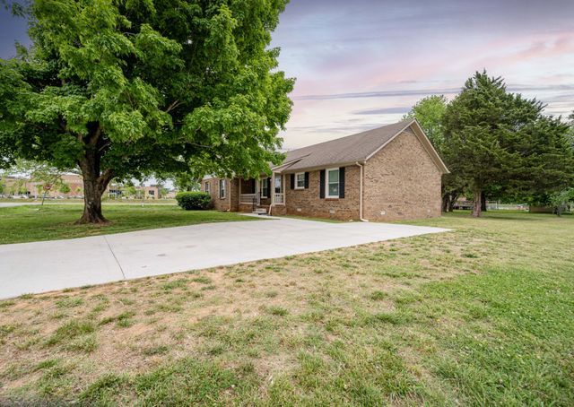 2594 Exeter Dr, Murfreesboro, TN 37130
