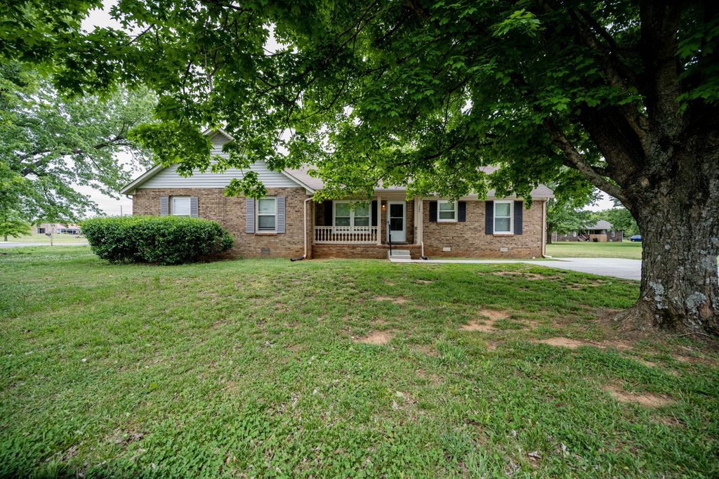 2594 Exeter Dr, Murfreesboro, TN 37130
