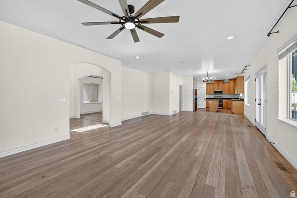 Image 16 of property listing at 2733 S BELLFLOWER CIR, Saratoga Springs, UT 84045