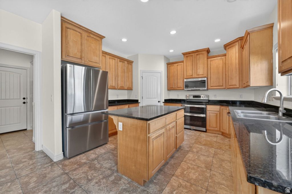 Image 24 of property listing at 2733 S BELLFLOWER CIR, Saratoga Springs, UT 84045