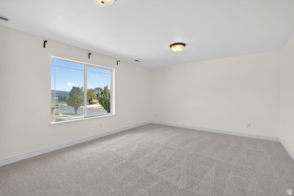 Image 34 of property listing at 2733 S BELLFLOWER CIR, Saratoga Springs, UT 84045