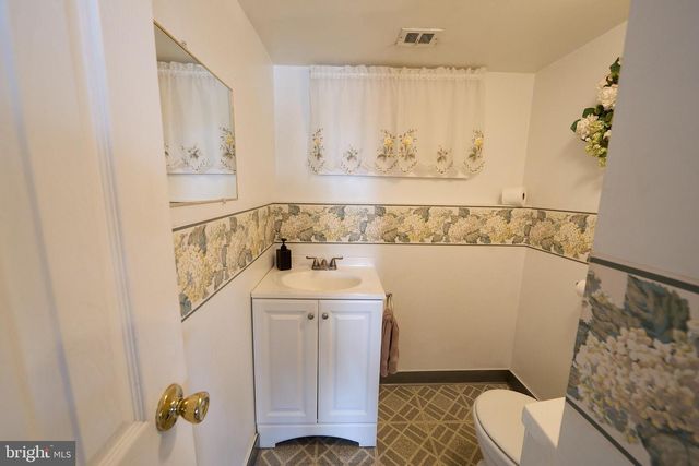 504 S CENTRAL BLVD, Broomall, PA 19008